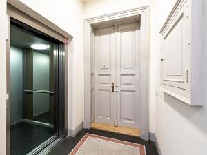 Pronájem bytu 3+1, Praha - Nové Město, Bolzanova, 93 m2