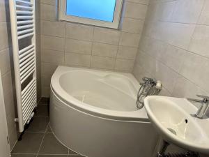 Pronájem bytu 2+kk, Hrádek nad Nisou, Jiřího z Poděbrad, 52 m2