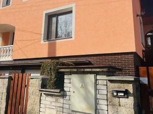 Pronájem rodinného domu, Jesenice, K Belnici, 90 m2