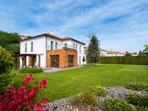 Pronájem vily, Statenice, U Školy, 364 m2