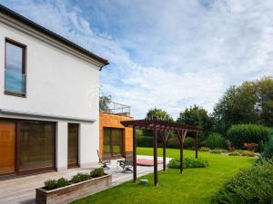 Pronájem vily, Statenice, U Školy, 364 m2