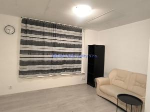 Pronájem bytu 1+kk, Hradec Králové, Švehlova, 18 m2