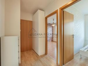 Pronájem bytu 3+1, Praha, V rovinách, 56 m2