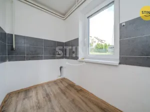 Prodej bytu 2+1, Dolní Lhota, K nádraží, 90 m2