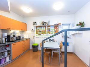 Pronájem obchodního prostoru, Praha - Zbraslav, Zbraslavské náměstí, 147 m2