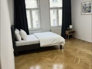 Pronájem bytu 2+kk, Praha - Žižkov, Husinecká, 79 m2