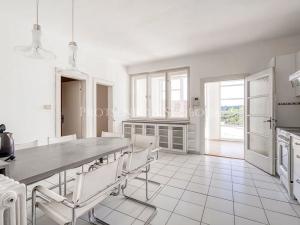 Prodej kanceláře, Křižanov, Benešovo náměstí, 530 m2