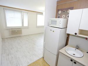 Prodej bytu 1+kk, Praha - Řepy, Bazovského, 33 m2