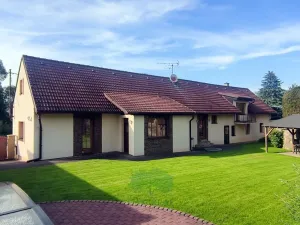 Prodej rodinného domu, Lešany, 272 m2