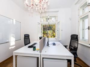 Pronájem kanceláře, Praha, Na dolinách, 200 m2