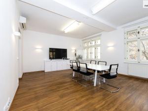 Pronájem kanceláře, Praha, Na dolinách, 200 m2