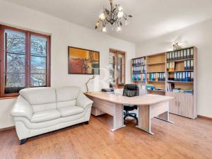 Prodej činžovního domu, Nový Bor, nám. Míru, 507 m2