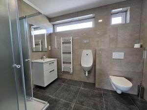 Pronájem skladu, Praha, Všetatská, 146 m2