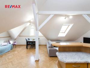 Pronájem bytu 2+kk, Praha - Karlín, Křižíkova, 70 m2