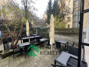 Pronájem restaurace, Praha - Nusle, náměstí Generála Kutlvašra, 300 m2