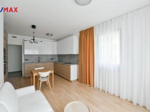 Pronájem bytu 2+kk, Praha - Vinohrady, Perucká, 45 m2