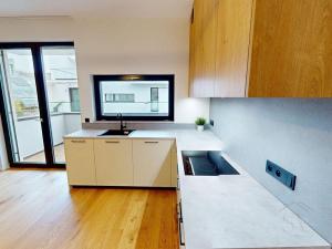 Pronájem bytu 2+kk, Praha - Troja, Pod Hrachovkou, 45 m2