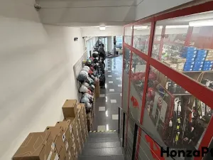 Pronájem obchodního prostoru, Praha - Kobylisy, Střelničná, 418 m2