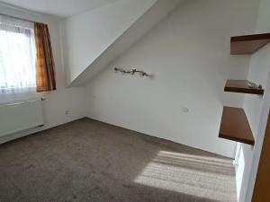 Pronájem rodinného domu, Praha - Újezd nad Lesy, Šlitrova, 220 m2