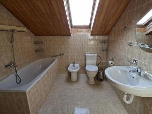 Pronájem rodinného domu, Praha - Újezd nad Lesy, Šlitrova, 220 m2