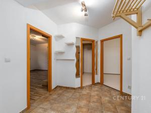 Pronájem atypického bytu, Starý Plzenec, Máchova, 60 m2