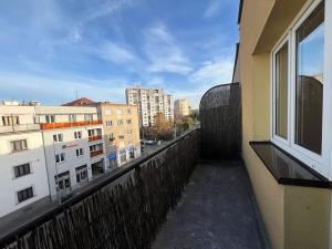 Prodej bytu 2+kk, Praha, Průběžná, 49 m2