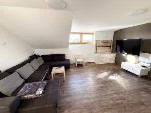 Pronájem bytu 3+1, Kostomlaty pod Milešovkou, Husova, 100 m2