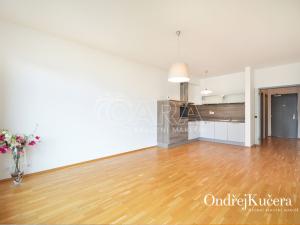 Pronájem bytu 2+kk, Praha - Vinohrady, Korunní, 69 m2