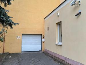 Pronájem garážového stání, Praha, Jihlavská, 13 m2