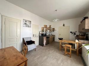 Pronájem bytu 2+1, Jindřichův Hradec, nám. Míru, 97 m2