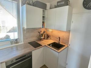 Pronájem bytu 2+kk, Praha - Ruzyně, Zbuzanská, 37 m2