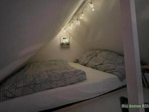 Pronájem bytu 2+kk, Praha - Ruzyně, Zbuzanská, 37 m2