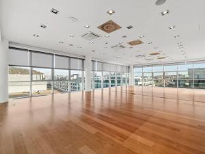 Pronájem kanceláře, Praha - Smíchov, Karla Engliše, 1000 m2