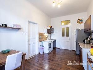 Pronájem bytu 2+kk, Praha - Holešovice, Na Maninách, 47 m2