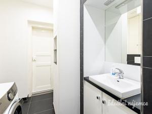 Pronájem bytu 2+kk, Praha - Holešovice, Na Maninách, 47 m2