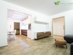 Pronájem bytu 3+1, Hodonín, nám. Osvobození, 74 m2