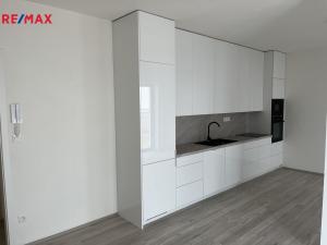 Prodej bytu 2+kk, Zlín, Tyršovo nábřeží, 66 m2