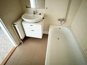 Pronájem bytu 2+1, Praha - Černý Most, Maňákova, 77 m2