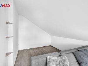 Pronájem bytu 1+kk, Milovice - Mladá, Slepá, 42 m2