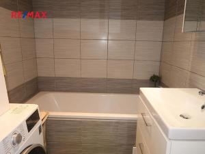 Pronájem bytu 2+kk, Praha - Malešice, U krbu, 51 m2