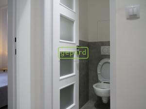 Pronájem bytu 2+kk, Praha, Ke Strašnické, 49 m2