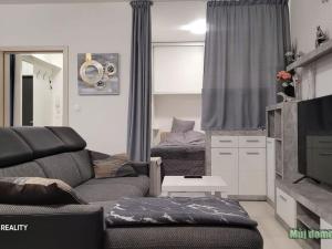 Pronájem bytu 2+kk, Praha - Letňany, Miroslava Hajna, 50 m2