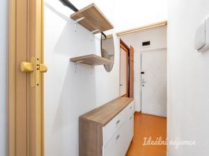 Pronájem bytu 2+kk, Praha - Záběhlice, Želivecká, 36 m2