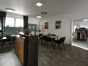 Pronájem obchodního prostoru, Strakonice, Bezděkovská, 194 m2