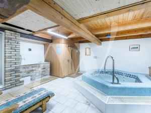 Prodej komerční nemovitosti, Přelíc, 460 m2