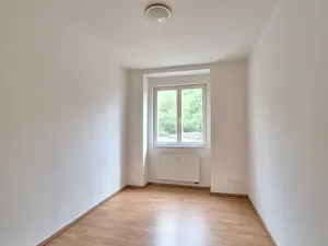 Pronájem bytu 2+1, Praha - Smíchov, Podbělohorská, 41 m2