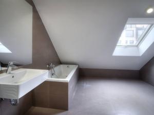 Pronájem bytu 1+kk, Praha - Karlín, Kaizlovy sady, 78 m2