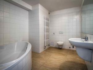 Pronájem bytu 2+kk, Praha - Holešovice, Komunardů, 55 m2