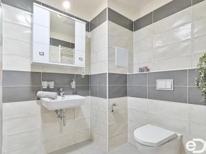 Pronájem bytu 2+kk, Praha, Pod radnicí, 51 m2