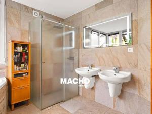 Prodej rodinného domu, Řitka, U vodojemu, 333 m2